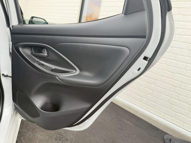 ヤリス X 純正8インチディスプレイオーディオ バックカメラ ETC HDMI プッシュボタンスタート スマートキー オートライト ステアリングリモコン オートハイビーム 電動格納ミラー スペアタイヤ USB端子(72枚目)