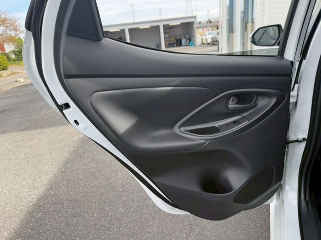 ヤリス X 純正8インチディスプレイオーディオ バックカメラ ETC HDMI プッシュボタンスタート スマートキー オートライト ステアリングリモコン オートハイビーム 電動格納ミラー スペアタイヤ USB端子(77枚目)