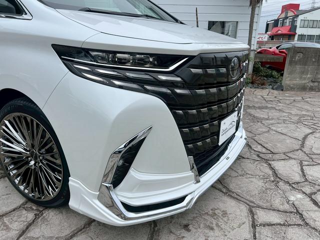 アルファード Ｚ　左右独立ムーンルーフ　ＷＡＬＤエアロ（Ｆ．Ｓ．Ｒ）　ＷＡＬＤジェニュインライン２１インチＡＷ　黒革シート　パノラミックビューモニター　デジタルインナーミラー　ＨＤＭＩ　シートヒーター　ベンチレーション（10枚目）