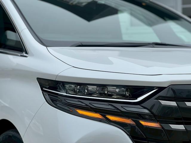 アルファード Ｚ　左右独立ムーンルーフ　ＷＡＬＤエアロ（Ｆ．Ｓ．Ｒ）　ＷＡＬＤジェニュインライン２１インチＡＷ　黒革シート　パノラミックビューモニター　デジタルインナーミラー　ＨＤＭＩ　シートヒーター　ベンチレーション（16枚目）