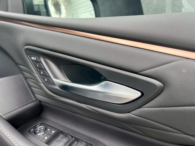 アルファード Ｚ　左右独立ムーンルーフ　ＷＡＬＤエアロ（Ｆ．Ｓ．Ｒ）　ＷＡＬＤジェニュインライン２１インチＡＷ　黒革シート　パノラミックビューモニター　デジタルインナーミラー　ＨＤＭＩ　シートヒーター　ベンチレーション（56枚目）