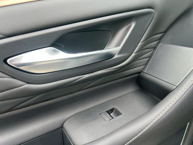 アルファード Ｚ　左右独立ムーンルーフ　ＷＡＬＤエアロ（Ｆ．Ｓ．Ｒ）　ＷＡＬＤジェニュインライン２１インチＡＷ　黒革シート　パノラミックビューモニター　デジタルインナーミラー　ＨＤＭＩ　シートヒーター　ベンチレーション（62枚目）