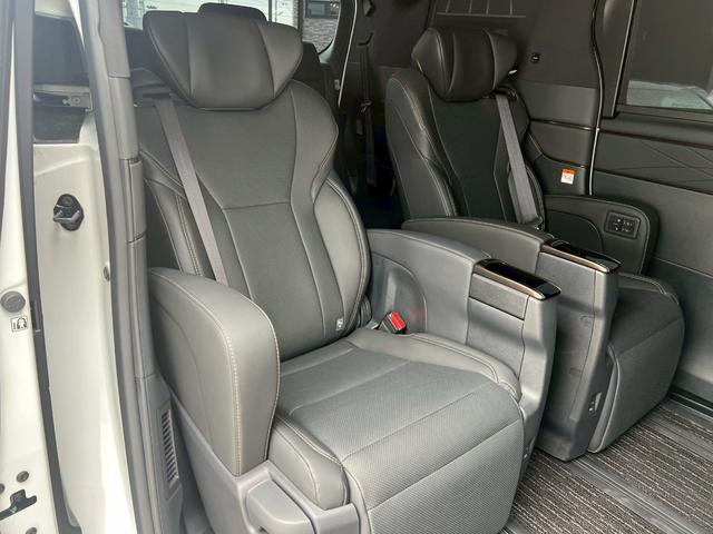 アルファード Ｚ　左右独立ムーンルーフ　ＷＡＬＤエアロ（Ｆ．Ｓ．Ｒ）　ＷＡＬＤジェニュインライン２１インチＡＷ　黒革シート　パノラミックビューモニター　デジタルインナーミラー　ＨＤＭＩ　シートヒーター　ベンチレーション（64枚目）