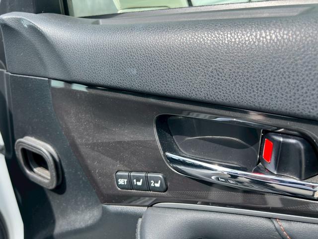 クラウンハイブリッド アスリートG サンルーフ メーカーオプション18インチアルミ 純正ナビ TV バックモニター ブラックレザーシート プリクラッシュセーフティ ETC プッシュボタンスタート 電動リアシェード パワーシート電格ミラー(52枚目)