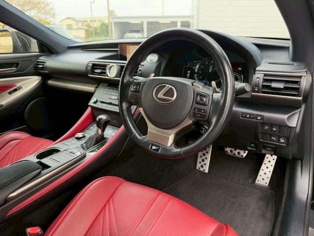 ＲＣ Ｆ ベースグレード　サンルーフ　赤革　１９インチアルミホイール　ブラインドスポットモニター　ＴＶＤ　レーダークルーズコントロール　プリクラッシュセーフティ　コーナーセンサー　シートヒーター／クーラー　ステアリングヒーター（39枚目）