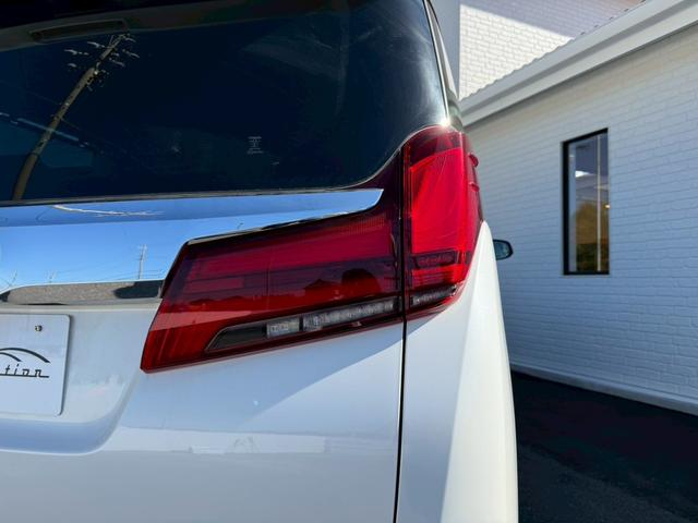 アルファード ２．５Ｓ　Ｃパッケージ　ツインムーンルーフ　デジタルインナーミラー　ブラインドスポットモニター　後席モニター　ＣＤ／ＤＶＤデッキ　フルセグＴＶ　ＥＴＣ２．０　３眼ＬＥＤヘッド　シートヒーター／クーラー　　ステアリングヒーター（31枚目）