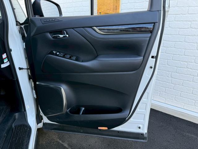 アルファード ２．５Ｓ　Ｃパッケージ　ツインムーンルーフ　デジタルインナーミラー　ブラインドスポットモニター　後席モニター　ＣＤ／ＤＶＤデッキ　フルセグＴＶ　ＥＴＣ２．０　３眼ＬＥＤヘッド　シートヒーター／クーラー　　ステアリングヒーター（60枚目）