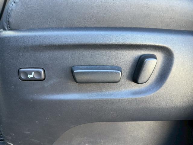 アルファード ２．５Ｓ　Ｃパッケージ　ツインムーンルーフ　デジタルインナーミラー　ブラインドスポットモニター　後席モニター　ＣＤ／ＤＶＤデッキ　フルセグＴＶ　ＥＴＣ２．０　３眼ＬＥＤヘッド　シートヒーター／クーラー　　ステアリングヒーター（65枚目）