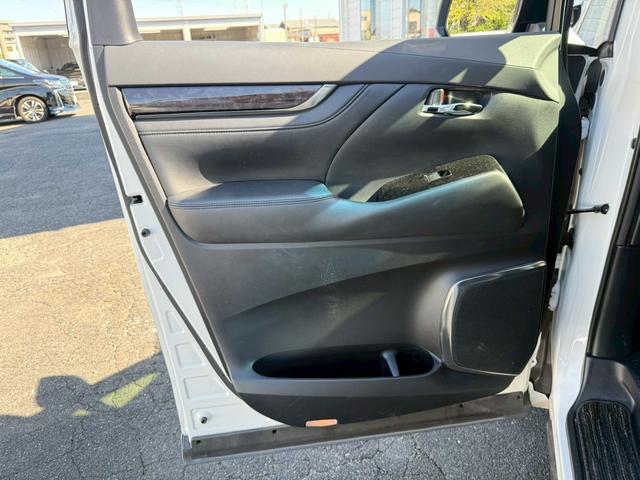 アルファード ２．５Ｓ　Ｃパッケージ　ツインムーンルーフ　デジタルインナーミラー　ブラインドスポットモニター　後席モニター　ＣＤ／ＤＶＤデッキ　フルセグＴＶ　ＥＴＣ２．０　３眼ＬＥＤヘッド　シートヒーター／クーラー　　ステアリングヒーター（67枚目）