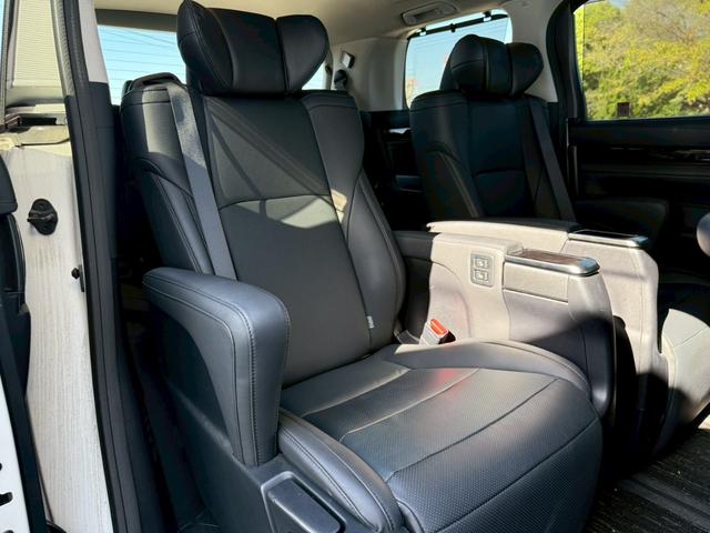 アルファード ２．５Ｓ　Ｃパッケージ　ツインムーンルーフ　デジタルインナーミラー　ブラインドスポットモニター　後席モニター　ＣＤ／ＤＶＤデッキ　フルセグＴＶ　ＥＴＣ２．０　３眼ＬＥＤヘッド　シートヒーター／クーラー　　ステアリングヒーター（68枚目）