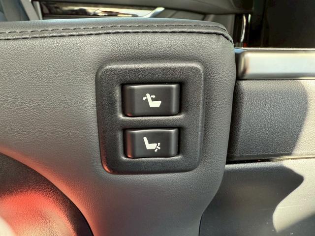 アルファード ２．５Ｓ　Ｃパッケージ　ツインムーンルーフ　デジタルインナーミラー　ブラインドスポットモニター　後席モニター　ＣＤ／ＤＶＤデッキ　フルセグＴＶ　ＥＴＣ２．０　３眼ＬＥＤヘッド　シートヒーター／クーラー　　ステアリングヒーター（71枚目）