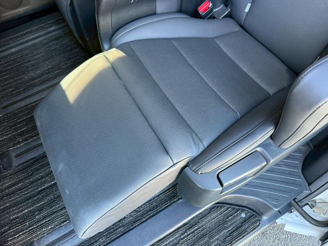 アルファード ２．５Ｓ　Ｃパッケージ　ツインムーンルーフ　デジタルインナーミラー　ブラインドスポットモニター　後席モニター　ＣＤ／ＤＶＤデッキ　フルセグＴＶ　ＥＴＣ２．０　３眼ＬＥＤヘッド　シートヒーター／クーラー　　ステアリングヒーター（74枚目）