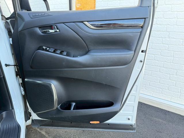 アルファード ２．５Ｓ　Ｃパッケージ　ツインムーンルーフ　デジタルインナーミラー　両側電動スライドドア　パワーバックドア　ブラインドスポットモニター　フルセグＴＶ　ＥＴＣ　ステアリングヒーター　シートヒーター　シートクーラー　パワーシート（61枚目）