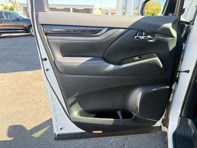 アルファード ２．５Ｓ　Ｃパッケージ　ツインムーンルーフ　デジタルインナーミラー　両側電動スライドドア　パワーバックドア　ブラインドスポットモニター　フルセグＴＶ　ＥＴＣ　ステアリングヒーター　シートヒーター　シートクーラー　パワーシート（67枚目）