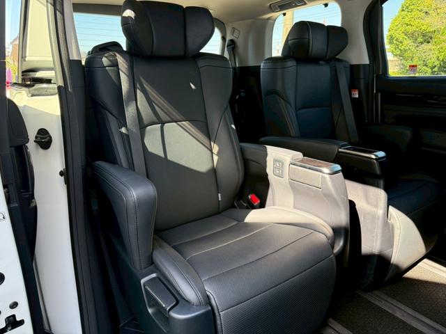 アルファード ２．５Ｓ　Ｃパッケージ　ツインムーンルーフ　デジタルインナーミラー　両側電動スライドドア　パワーバックドア　ブラインドスポットモニター　フルセグＴＶ　ＥＴＣ　ステアリングヒーター　シートヒーター　シートクーラー　パワーシート（68枚目）