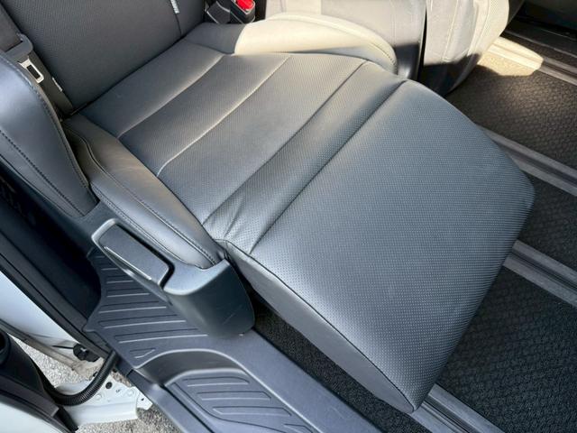 アルファード ２．５Ｓ　Ｃパッケージ　ツインムーンルーフ　デジタルインナーミラー　両側電動スライドドア　パワーバックドア　ブラインドスポットモニター　フルセグＴＶ　ＥＴＣ　ステアリングヒーター　シートヒーター　シートクーラー　パワーシート（70枚目）