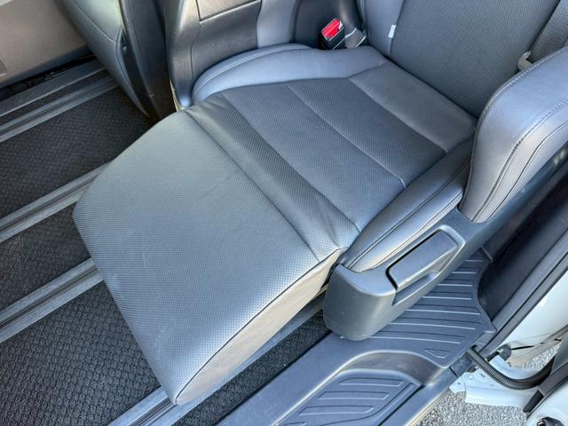 アルファード ２．５Ｓ　Ｃパッケージ　ツインムーンルーフ　デジタルインナーミラー　両側電動スライドドア　パワーバックドア　ブラインドスポットモニター　フルセグＴＶ　ＥＴＣ　ステアリングヒーター　シートヒーター　シートクーラー　パワーシート（74枚目）