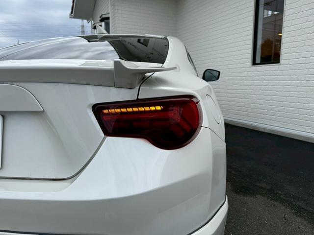 ８６ ＧＴリミテッド　６ＡＴ（６速オートマチック）　社外１８インチアルミホイール　社外エアロ　社外ヘッドライト　社外テールレンズ　社外マフラー　内装レッド　スマートキー　プッシュボタンスタート　シートヒーター　オートライト（33枚目）