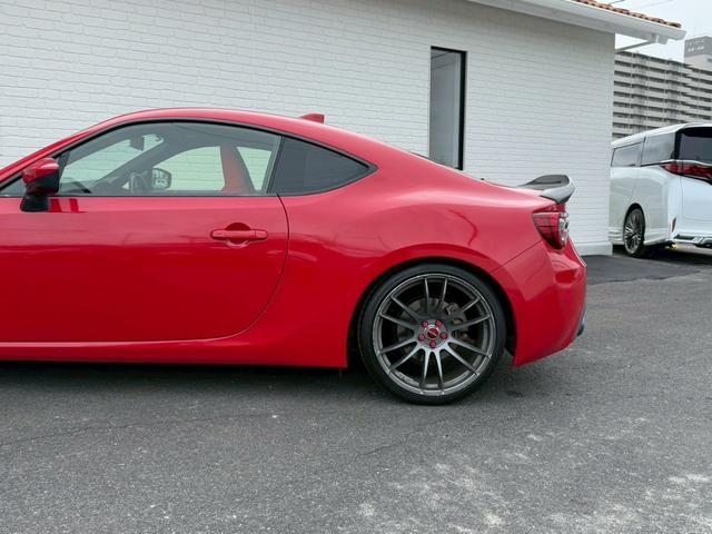 86 GT エイムゲインフロントバンパー カーボン調リアスポイラー 前席レカロセミバケットシート 社外エキマニ トラストマフラー BLITZ車高調 RAYS19インチAW ZERO100エアクリーナー 社外テール(35枚目)