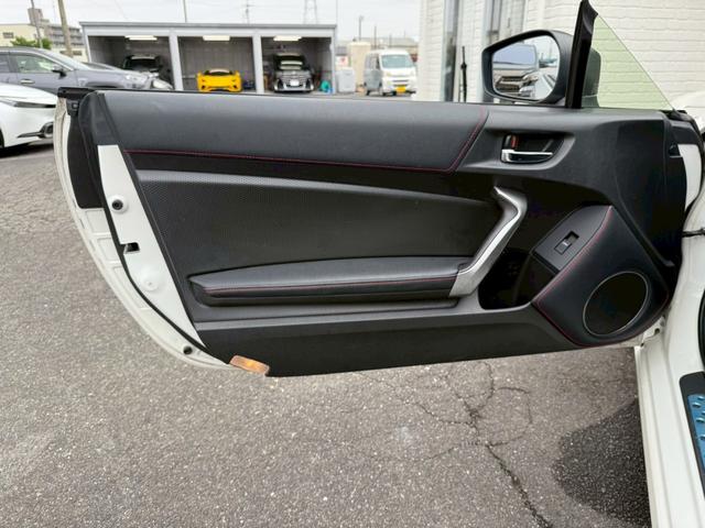 86 GT 純正7インチナビ バックカメラ ETC TV ディスチャージライト オートエアコン オートライト スマートキー プッシュボタンスタート 純正17インチアルミホイール MT車 スペアキー ドラレコ(64枚目)