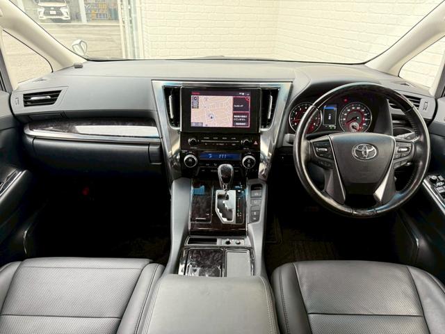 アルファード ２．５Ｓ　Ｃパッケージ　モデリスタエアロ（Ｆ／Ｓ／Ｒ）シグネチャーイルミ　サンルーフ　後席モニター　ＣＤ／ＤＶＤ　ＥＴＣ２．０　デジタルインナーミラー　前後ドラレコ　３眼ＬＥＤヘッドライト　両側電動スライドドア　スペアタイヤ（2枚目）