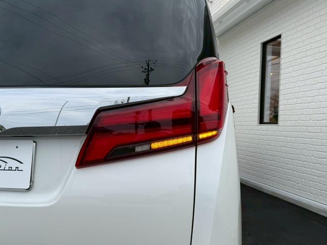 アルファード ２．５Ｓ　Ｃパッケージ　モデリスタエアロ（Ｆ／Ｓ／Ｒ）シグネチャーイルミ　サンルーフ　後席モニター　ＣＤ／ＤＶＤ　ＥＴＣ２．０　デジタルインナーミラー　前後ドラレコ　３眼ＬＥＤヘッドライト　両側電動スライドドア　スペアタイヤ（30枚目）