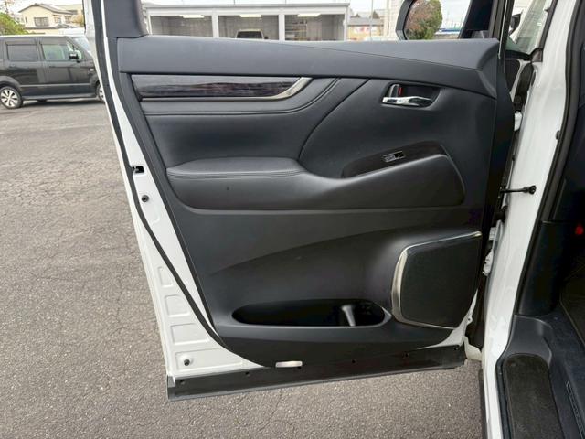 アルファード ２．５Ｓ　Ｃパッケージ　モデリスタエアロ（Ｆ／Ｓ／Ｒ）シグネチャーイルミ　サンルーフ　後席モニター　ＣＤ／ＤＶＤ　ＥＴＣ２．０　デジタルインナーミラー　前後ドラレコ　３眼ＬＥＤヘッドライト　両側電動スライドドア　スペアタイヤ（66枚目）