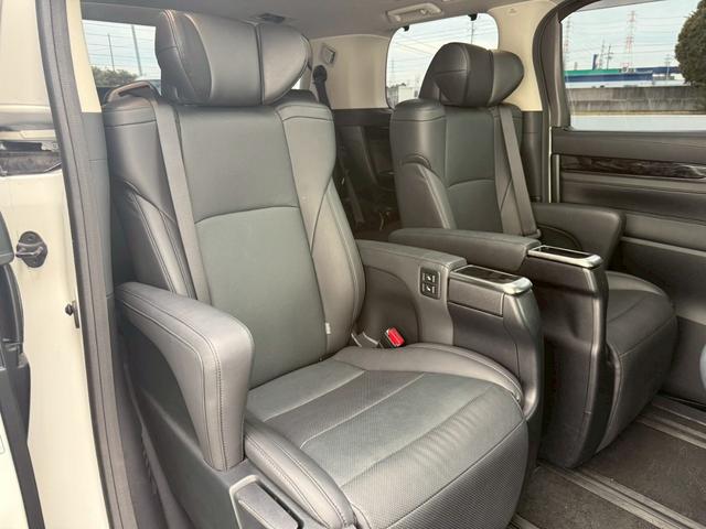 アルファード ２．５Ｓ　Ｃパッケージ　モデリスタエアロ（Ｆ／Ｓ／Ｒ）シグネチャーイルミ　サンルーフ　後席モニター　ＣＤ／ＤＶＤ　ＥＴＣ２．０　デジタルインナーミラー　前後ドラレコ　３眼ＬＥＤヘッドライト　両側電動スライドドア　スペアタイヤ（67枚目）