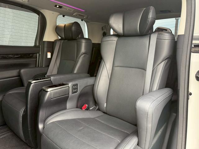 アルファード ２．５Ｓ　Ｃパッケージ　モデリスタエアロ（Ｆ／Ｓ／Ｒ）シグネチャーイルミ　サンルーフ　後席モニター　ＣＤ／ＤＶＤ　ＥＴＣ２．０　デジタルインナーミラー　前後ドラレコ　３眼ＬＥＤヘッドライト　両側電動スライドドア　スペアタイヤ（71枚目）