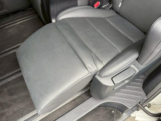 アルファード ２．５Ｓ　Ｃパッケージ　モデリスタエアロ（Ｆ／Ｓ／Ｒ）シグネチャーイルミ　サンルーフ　後席モニター　ＣＤ／ＤＶＤ　ＥＴＣ２．０　デジタルインナーミラー　前後ドラレコ　３眼ＬＥＤヘッドライト　両側電動スライドドア　スペアタイヤ（73枚目）