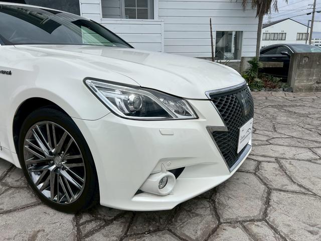 クラウンハイブリッド アスリートＧ　サンルーフ　メーカーオプション１８インチアルミ　純正ナビ　ＴＶ　バックモニター　ブラックレザーシート　プリクラッシュセーフティ　ＥＴＣ　プッシュボタンスタート　電動リアシェード　パワーシート電格ミラー（12枚目）