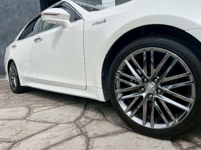 クラウンハイブリッド アスリートＧ　サンルーフ　メーカーオプション１８インチアルミ　純正ナビ　ＴＶ　バックモニター　ブラックレザーシート　プリクラッシュセーフティ　ＥＴＣ　プッシュボタンスタート　電動リアシェード　パワーシート電格ミラー（20枚目）