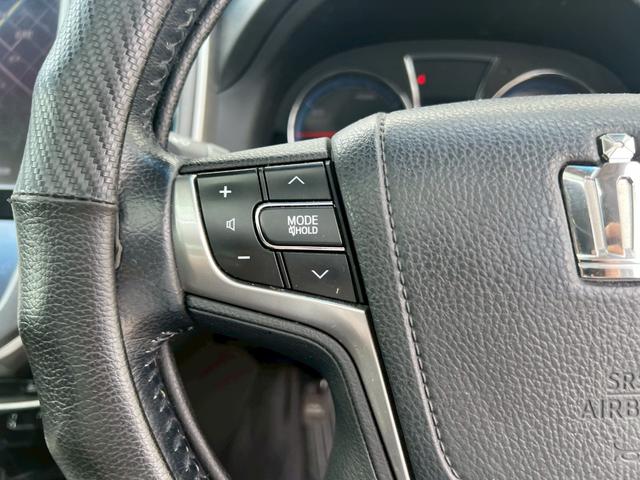 クラウンハイブリッド アスリートＧ　サンルーフ　メーカーオプション１８インチアルミ　純正ナビ　ＴＶ　バックモニター　ブラックレザーシート　プリクラッシュセーフティ　ＥＴＣ　プッシュボタンスタート　電動リアシェード　パワーシート電格ミラー（42枚目）