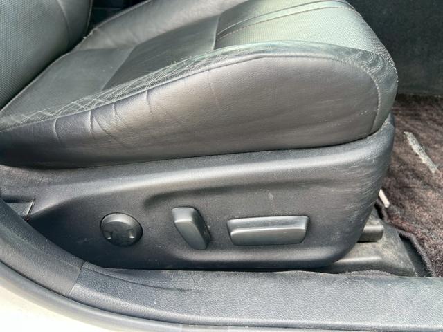 クラウンハイブリッド アスリートＧ　サンルーフ　メーカーオプション１８インチアルミ　純正ナビ　ＴＶ　バックモニター　ブラックレザーシート　プリクラッシュセーフティ　ＥＴＣ　プッシュボタンスタート　電動リアシェード　パワーシート電格ミラー（57枚目）