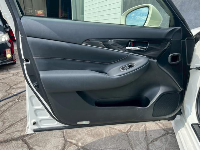 クラウンハイブリッド アスリートＧ　サンルーフ　メーカーオプション１８インチアルミ　純正ナビ　ＴＶ　バックモニター　ブラックレザーシート　プリクラッシュセーフティ　ＥＴＣ　プッシュボタンスタート　電動リアシェード　パワーシート電格ミラー（58枚目）