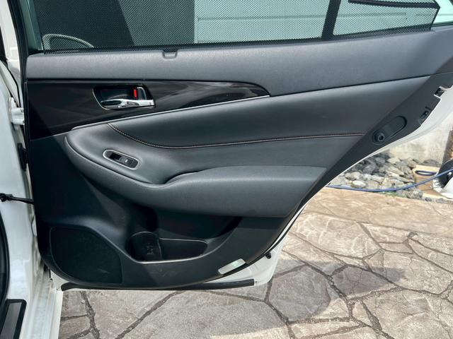 クラウンハイブリッド アスリートＧ　サンルーフ　メーカーオプション１８インチアルミ　純正ナビ　ＴＶ　バックモニター　ブラックレザーシート　プリクラッシュセーフティ　ＥＴＣ　プッシュボタンスタート　電動リアシェード　パワーシート電格ミラー（64枚目）