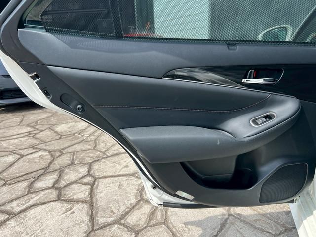 クラウンハイブリッド アスリートＧ　サンルーフ　メーカーオプション１８インチアルミ　純正ナビ　ＴＶ　バックモニター　ブラックレザーシート　プリクラッシュセーフティ　ＥＴＣ　プッシュボタンスタート　電動リアシェード　パワーシート電格ミラー（68枚目）