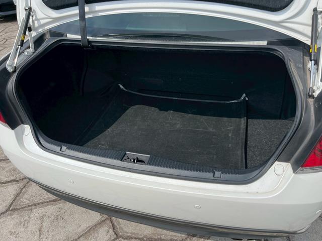 クラウンハイブリッド アスリートＧ　サンルーフ　メーカーオプション１８インチアルミ　純正ナビ　ＴＶ　バックモニター　ブラックレザーシート　プリクラッシュセーフティ　ＥＴＣ　プッシュボタンスタート　電動リアシェード　パワーシート電格ミラー（71枚目）