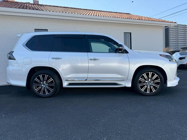ＬＸ ＬＸ５７０ブラックシークエンス　モデリスタエアロ（Ｆ／Ｓ）　ＴＲＤエアロ（Ｆ／グリル）　クールボックス　茶革内装　サンルーフ　リアエンターテインメント　マークレビンソン　パノラミックビューモニター　８人乗り　ヘッドアップディスプレイ（20枚目）
