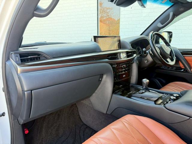ＬＸ ＬＸ５７０ブラックシークエンス　モデリスタエアロ（Ｆ／Ｓ）　ＴＲＤエアロ（Ｆ／グリル）　クールボックス　茶革内装　サンルーフ　リアエンターテインメント　マークレビンソン　パノラミックビューモニター　８人乗り　ヘッドアップディスプレイ（35枚目）