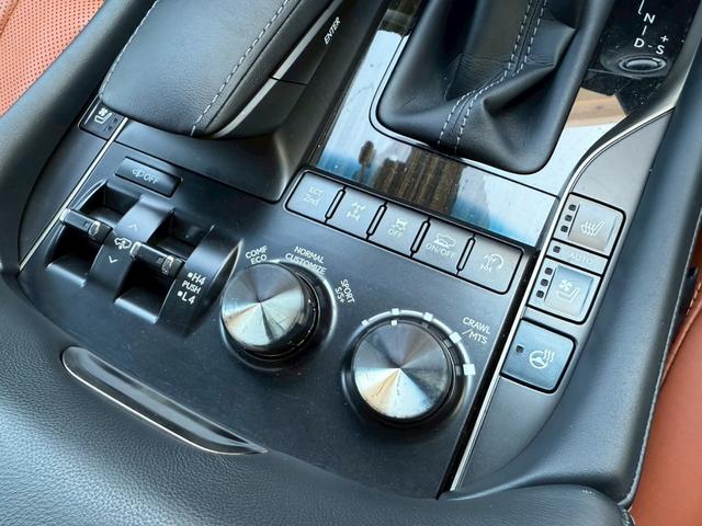 ＬＸ ＬＸ５７０ブラックシークエンス　モデリスタエアロ（Ｆ／Ｓ）　ＴＲＤエアロ（Ｆ／グリル）　クールボックス　茶革内装　サンルーフ　リアエンターテインメント　マークレビンソン　パノラミックビューモニター　８人乗り　ヘッドアップディスプレイ（49枚目）