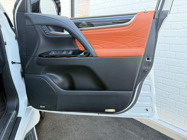ＬＸ ＬＸ５７０ブラックシークエンス　モデリスタエアロ（Ｆ／Ｓ）　ＴＲＤエアロ（Ｆ／グリル）　クールボックス　茶革内装　サンルーフ　リアエンターテインメント　マークレビンソン　パノラミックビューモニター　８人乗り　ヘッドアップディスプレイ（57枚目）