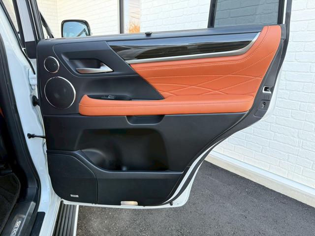 ＬＸ ＬＸ５７０ブラックシークエンス　モデリスタエアロ（Ｆ／Ｓ）　ＴＲＤエアロ（Ｆ／グリル）　クールボックス　茶革内装　サンルーフ　リアエンターテインメント　マークレビンソン　パノラミックビューモニター　８人乗り　ヘッドアップディスプレイ（67枚目）