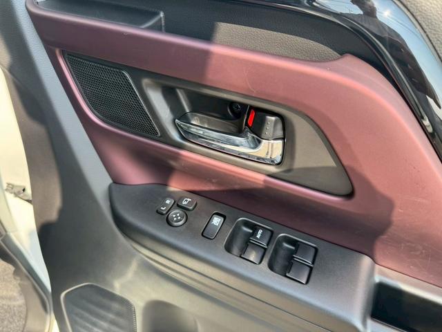 スペーシアカスタム ハイブリッドＸＳターボ　白黒ツートンカラー　ハイブリッドＸＳターボ　両側パワースライドドア　全方位モニター　純正９インチナビ　　ＴＶ　　セーフティサポート　１５ＡＷ　スマートキーハーフレザーシート　ステアリングヒーターＨＵＤ（64枚目）