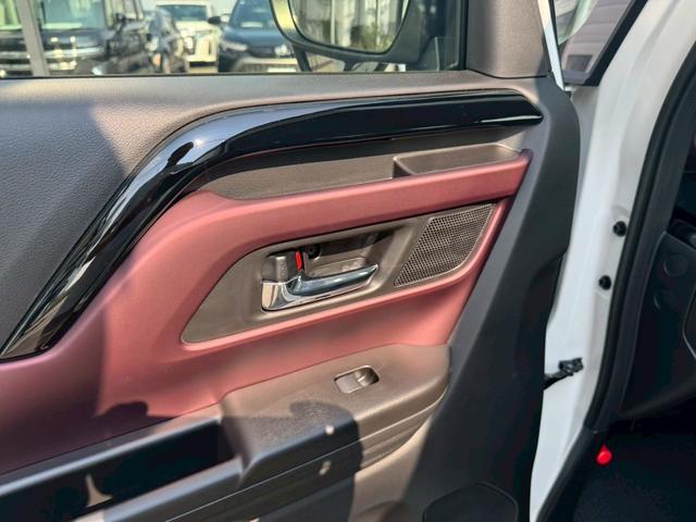 スペーシアカスタム ハイブリッドＸＳターボ　白黒ツートンカラー　ハイブリッドＸＳターボ　両側パワースライドドア　全方位モニター　純正９インチナビ　　ＴＶ　　セーフティサポート　１５ＡＷ　スマートキーハーフレザーシート　ステアリングヒーターＨＵＤ（67枚目）