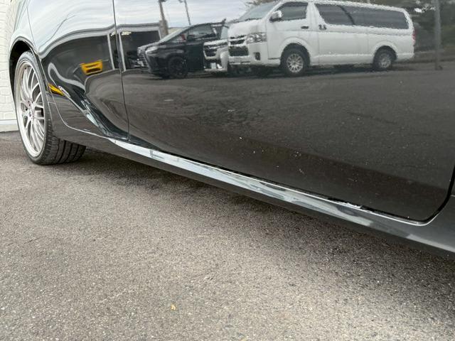 プリウス Ｓツーリングセレクション・ブラックエディション　アルパイン９インチナビ　フルセグＴＶ　バックモニター　トヨタセーフティセンス　レザーシート　シートヒーター　社外１９インチアルミホイール　４ＷＤ　クルーズコントロール　オートライト　ＥＴＣ　ド　ラレコ（15枚目）