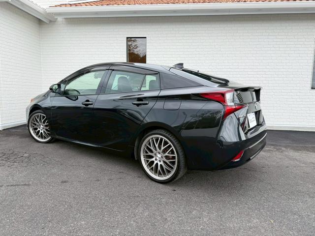 プリウス Ｓツーリングセレクション・ブラックエディション　アルパイン９インチナビ　フルセグＴＶ　バックモニター　トヨタセーフティセンス　レザーシート　シートヒーター　社外１９インチアルミホイール　４ＷＤ　クルーズコントロール　オートライト　ＥＴＣ　ド　ラレコ（24枚目）