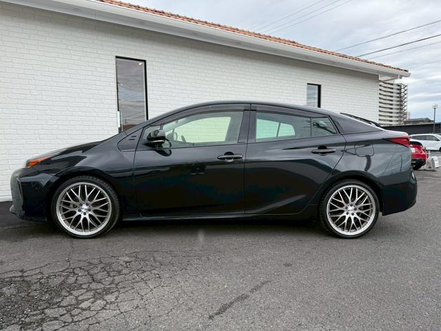 プリウス Ｓツーリングセレクション・ブラックエディション　アルパイン９インチナビ　フルセグＴＶ　バックモニター　トヨタセーフティセンス　レザーシート　シートヒーター　社外１９インチアルミホイール　４ＷＤ　クルーズコントロール　オートライト　ＥＴＣ　ド　ラレコ（35枚目）