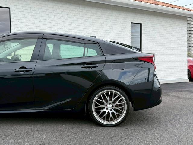 プリウス Ｓツーリングセレクション・ブラックエディション　アルパイン９インチナビ　フルセグＴＶ　バックモニター　トヨタセーフティセンス　レザーシート　シートヒーター　社外１９インチアルミホイール　４ＷＤ　クルーズコントロール　オートライト　ＥＴＣ　ド　ラレコ（36枚目）