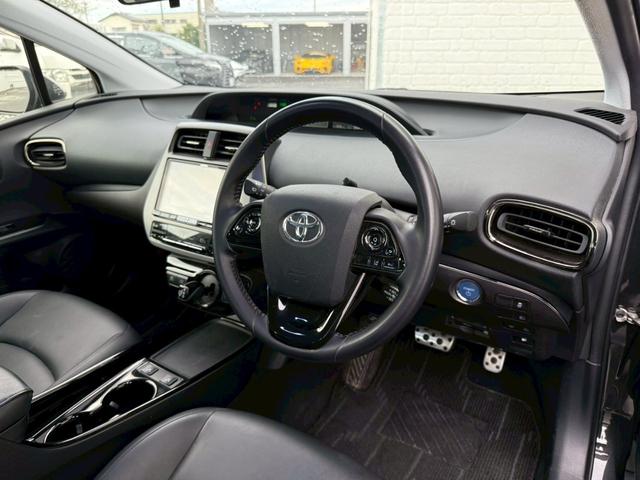 プリウス Ｓツーリングセレクション・ブラックエディション　アルパイン９インチナビ　フルセグＴＶ　バックモニター　トヨタセーフティセンス　レザーシート　シートヒーター　社外１９インチアルミホイール　４ＷＤ　クルーズコントロール　オートライト　ＥＴＣ　ド　ラレコ（39枚目）